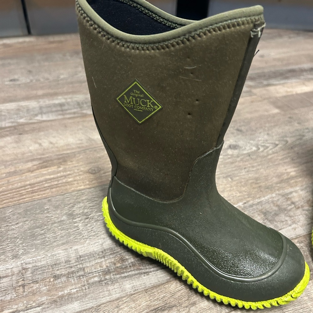 Muck boots kids size 12